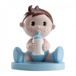 Bebe menino com biberon